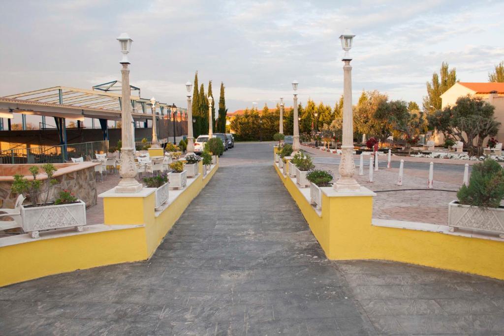 Las Olivas- Borox Aparthotel Sesena Nuevo ภายนอก รูปภาพ